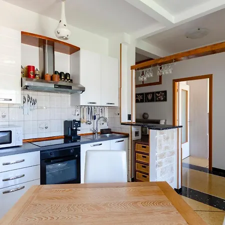 Joivy Kiki House راباللو